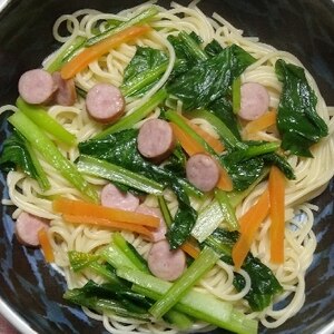 小松菜とソーセージのパスタ